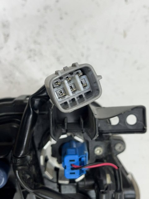 LEXUS UX HALOGEN LED PRAWY 81210-76010 FV WYS 24H ORG LEXUS UX HALOGEN LED PRAWY 81210-76010 FV WYS 24H ORG