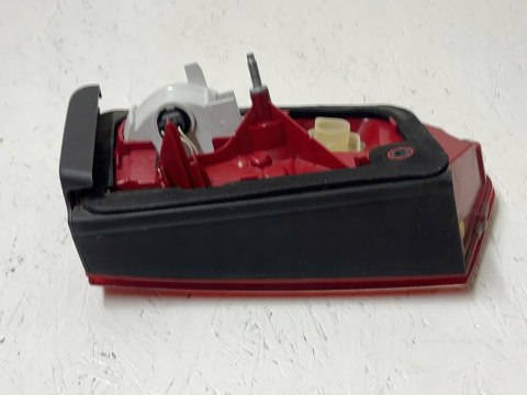 AUDI A6 C7 KOMBI AVANT PRAWA TYLNA LAMPA KLAPA 4G9945094B ORG FV WYS 24H AUDI A6 C7 KOMBI AVANT PRAWA TYLNA LAMPA KLAPA 4G9945094B ORG FV WYS 24H