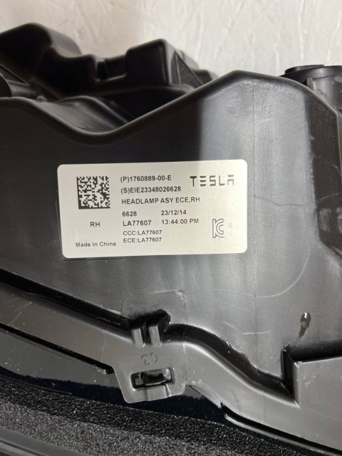 TESLA MODEL 3 LIFT FULL LED REFLEKTOR PRAWY 1760889-00-E ORG FV WYS 24H TESLA MODEL 3 LIFT FULL LED REFLEKTOR PRAWY 1760889-00-E ORG FV WYS 24H