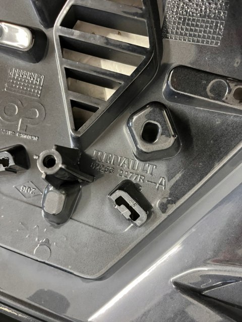 RENAULT ESPACE V ATRAPA GRILL INITIALE 622562277R ORG WYS 24H FV RENAULT ESPACE V ATRAPA GRILL INITIALE 622562277R ORG WYS 24H FV