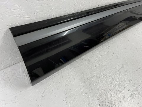 AUDI Q8 4M8 LISTWA DRZWI PRAWA PRZÓD 4M8853960D AUDI Q8 4M8 LISTWA DRZWI PRAWA PRZÓD 4M8853960D