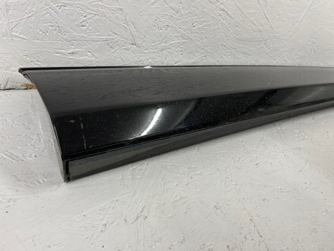 AUDI Q8 4M8 LISTWA DRZWI PRAWA PRZÓD 4M8853960D AUDI Q8 4M8 LISTWA DRZWI PRAWA PRZÓD 4M8853960D