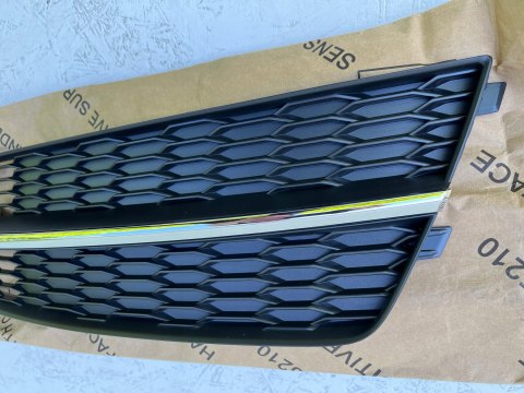 AUDI A7 4G8 S LINE LIFT KRATKA ZDERZAK PRAWA 4G8807648F NOWA ORG WYS 24h AUDI A7 4G8 S LINE LIFT KRATKA ZDERZAK PRAWA 4G8807648F NOWA ORG WYS 24h