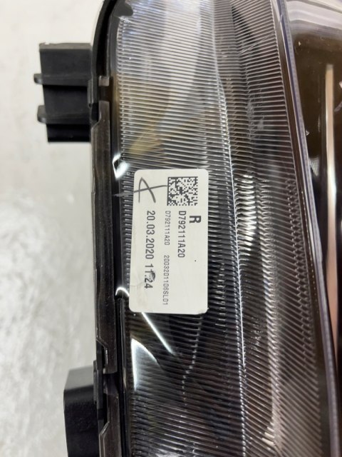 HYUNDAI TUCSON III LIFT 2018 2019 REFLEKTOR PRAWY 92102-D7700 FV WYS 24H HYUNDAI TUCSON III LIFT 2018 2019 REFLEKTOR PRAWY 92102-D7700 FV WYS 24H