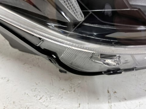 KIA X CEED XCEED LIFT PRAWY REFLEKTOR 92102-J7850 J7921-61560 ORG WYS 24H KIA X CEED XCEED LIFT PRAWY REFLEKTOR 92102-J7850 J7921-61560 ORG WYS 24H