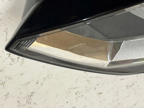 VW SPORTSVAN 517 XENONREFLEKTOR LEWY 517941751B ORG FV WYS 24H VW SPORTSVAN 517 XENONREFLEKTOR LEWY 517941751B ORG FV WYS 24H