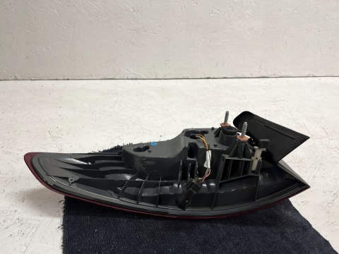 FORD MONDEO MK5 SEDAN LIFT LAMPA PRAWY TYŁ 18- DS73-13404-DK ORG FV WYS 24H FORD MONDEO MK5 SEDAN LIFT LAMPA PRAWY TYŁ 18- DS73-13404-DK ORG FV WYS 24H