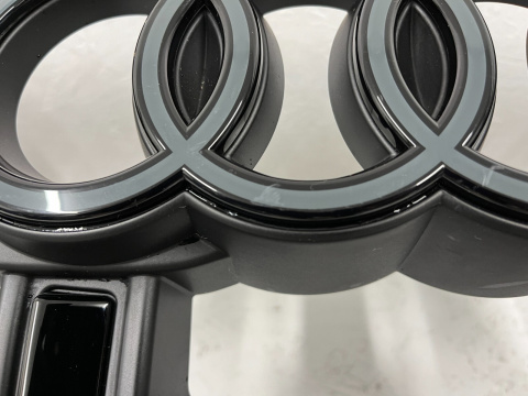 Audi Q8 II S line SQ8 ab Bj. 2024- 4M8 Frontmaske Kühlergrill Original Audi Q8 II S line SQ8 ab Bj. 2024- 4M8 Frontmaske Kühlergrill Original