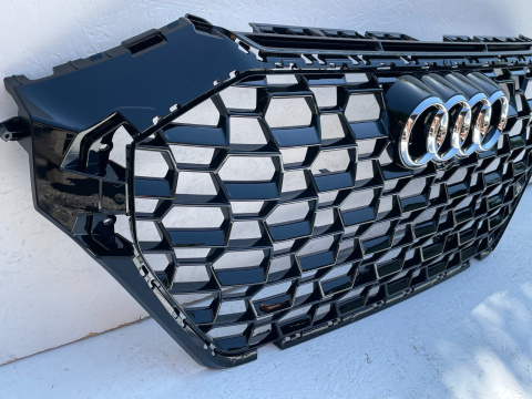 Audi RSQ3 83A schwarz glosse kühlergrill ab Bj. 2018 - Original 83A853651D Audi RSQ3 83A schwarz glosse kühlergrill ab Bj. 2018 - Original 83A853651D